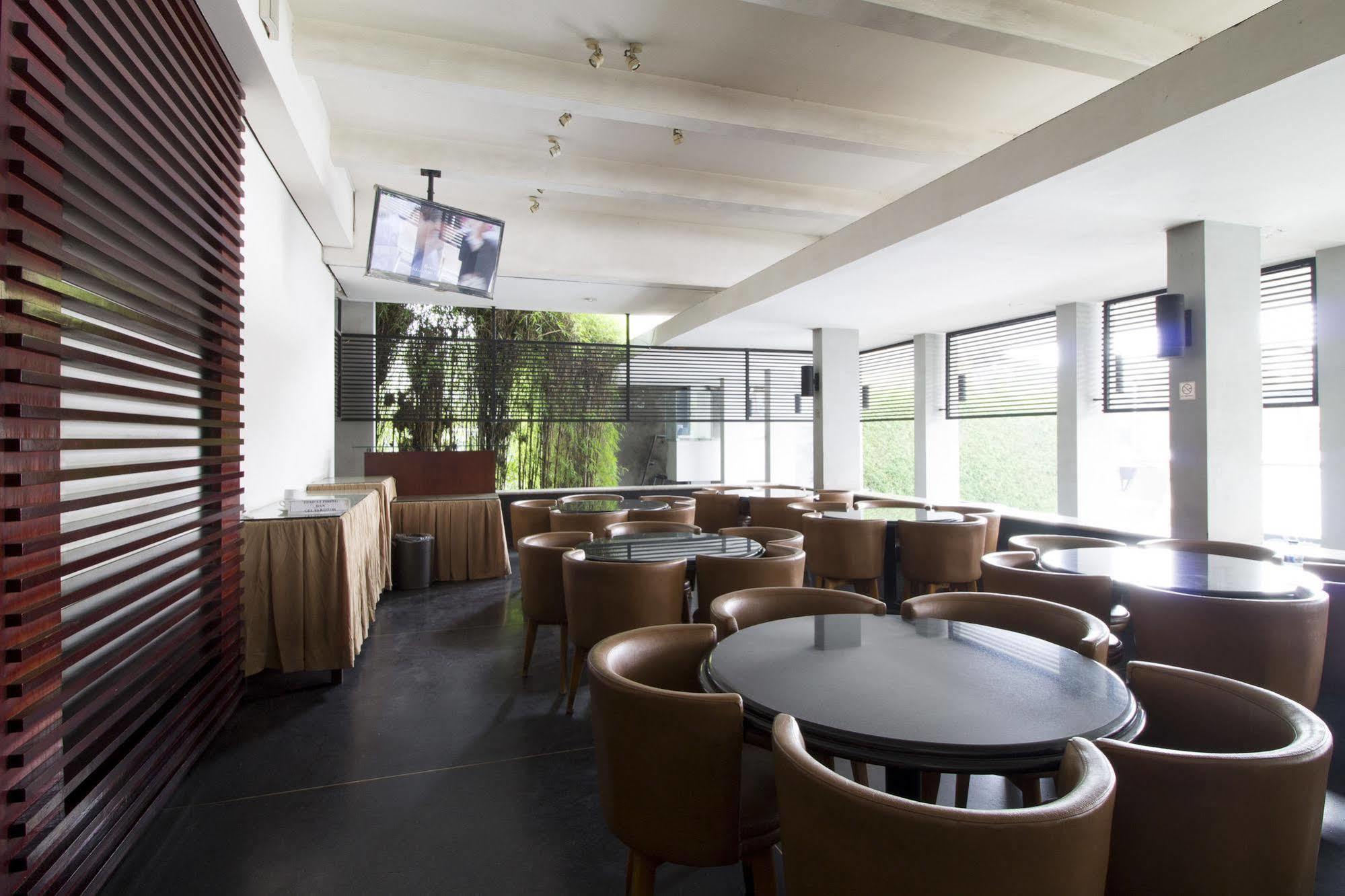 Reddoorz @ Gegerkalong Girang Hotel Bandung Exterior photo